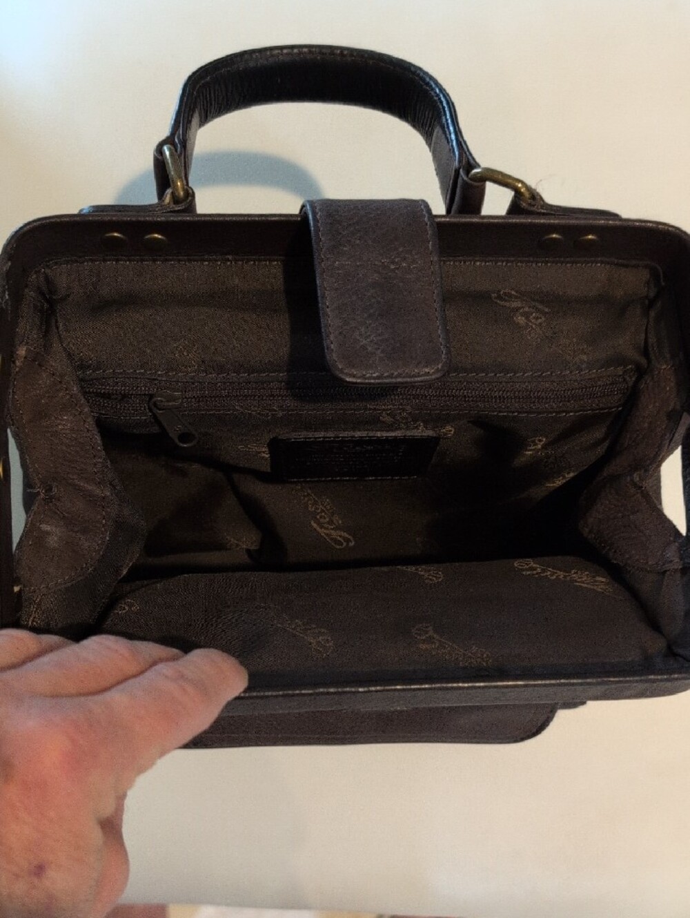 Vintage 1945 Fossil Brown Pebbled Leather Crossbody With A 1945 Brass Key - Picture 8 of 13